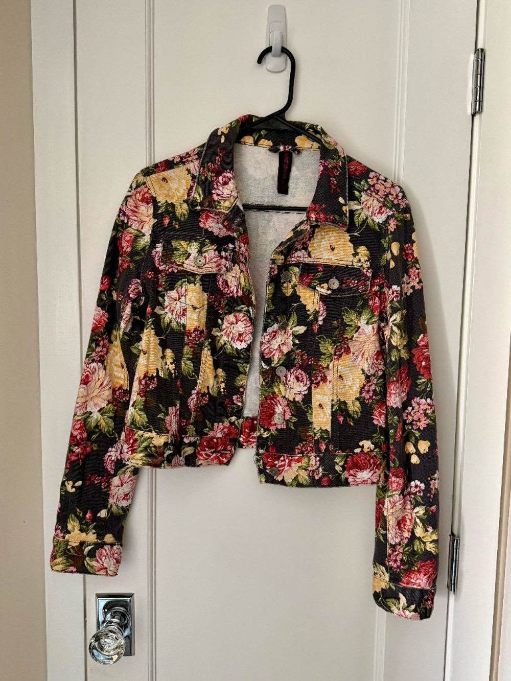 Almost Famous Floral Cropped Jacket – Size L (fits like M)